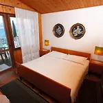 Apartmán Family Friendly Seaside Arbanija, Ciovo - 5220 *