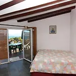 Apartmán Family Friendly Seaside Arbanija, Ciovo - 5220 *