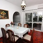 Apartmán Family Friendly Seaside Arbanija, Ciovo - 5220 *
