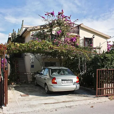 Appartement Family Friendly Seaside Arbanija, Ciovo - 5220 Trogir
