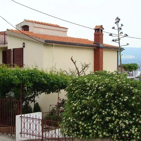 Family Friendly Seaside Arbanija, Ciovo - 5220 Apartmán