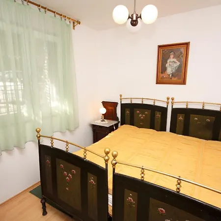 דירה Family Friendly Seaside Arbanija, Ciovo - 5220