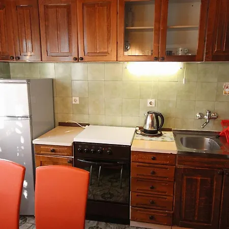 דירה Family Friendly Seaside Arbanija, Ciovo - 5220 טרוגיר