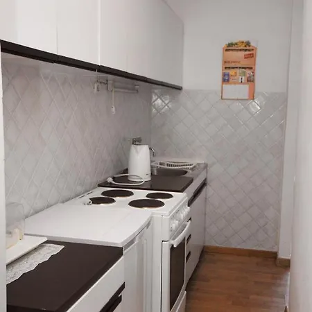 Family Friendly Seaside Arbanija, Ciovo - 5220 דירה *