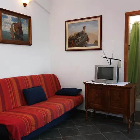 דירה Family Friendly Seaside Arbanija, Ciovo - 5220
