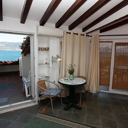 דירה Family Friendly Seaside Arbanija, Ciovo - 5220 *