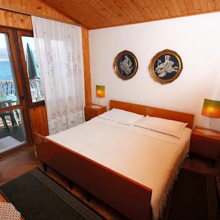 דירה Family Friendly Seaside Arbanija, Ciovo - 5220 *