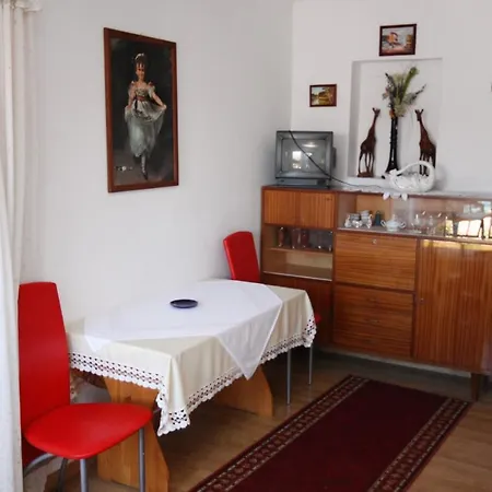 Family Friendly Seaside Arbanija, Ciovo - 5220 דירה טרוגיר