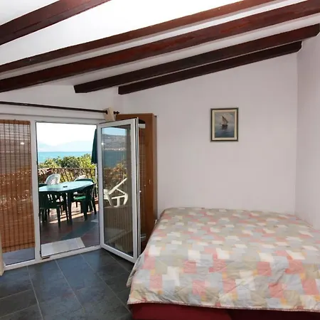 דירה Family Friendly Seaside Arbanija, Ciovo - 5220 *