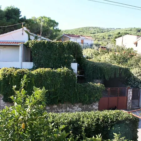 Family Friendly Seaside Arbanija, Ciovo - 5220 * Trogir