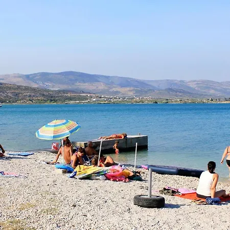 Family Friendly Seaside Arbanija, Ciovo - 5220 Appartement