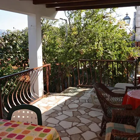 Family Friendly Seaside Arbanija, Ciovo - 5220 * טרוגיר