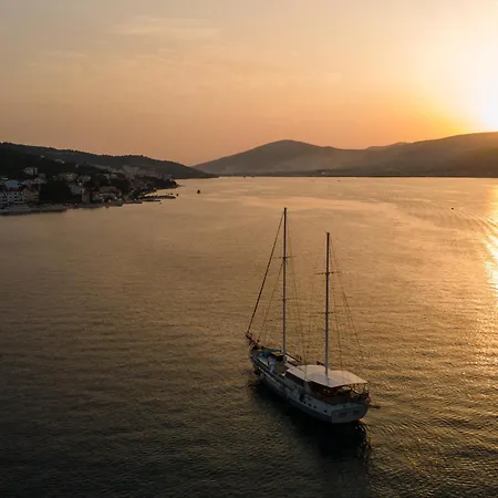 Appartement Family Friendly Seaside Arbanija, Ciovo - 5220 Trogir
