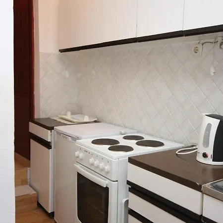 דירה Family Friendly Seaside Arbanija, Ciovo - 5220 טרוגיר