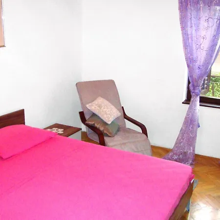 דירה Family Friendly Seaside Arbanija, Ciovo - 5220 *