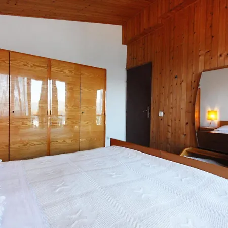 Family Friendly Seaside Arbanija, Ciovo - 5220 דירה *