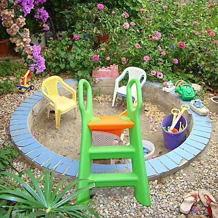 Family Friendly Seaside Arbanija, Ciovo - 5220 דירה